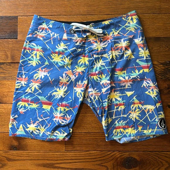 Volcom Palm Print Boardshort - Picture 1 of 4